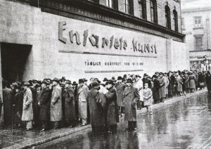 crowds-lined-up-to-visit-entartete-kunst-degenerate-art-schulausstellungsgebaude-hamburg-november-december-1938-web